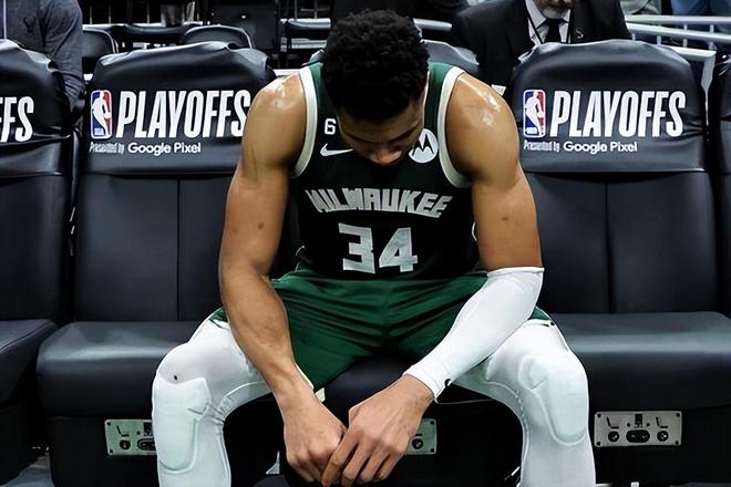 包含字母哥连续七场比赛得分超过逆转，快船挑战极限！的词条