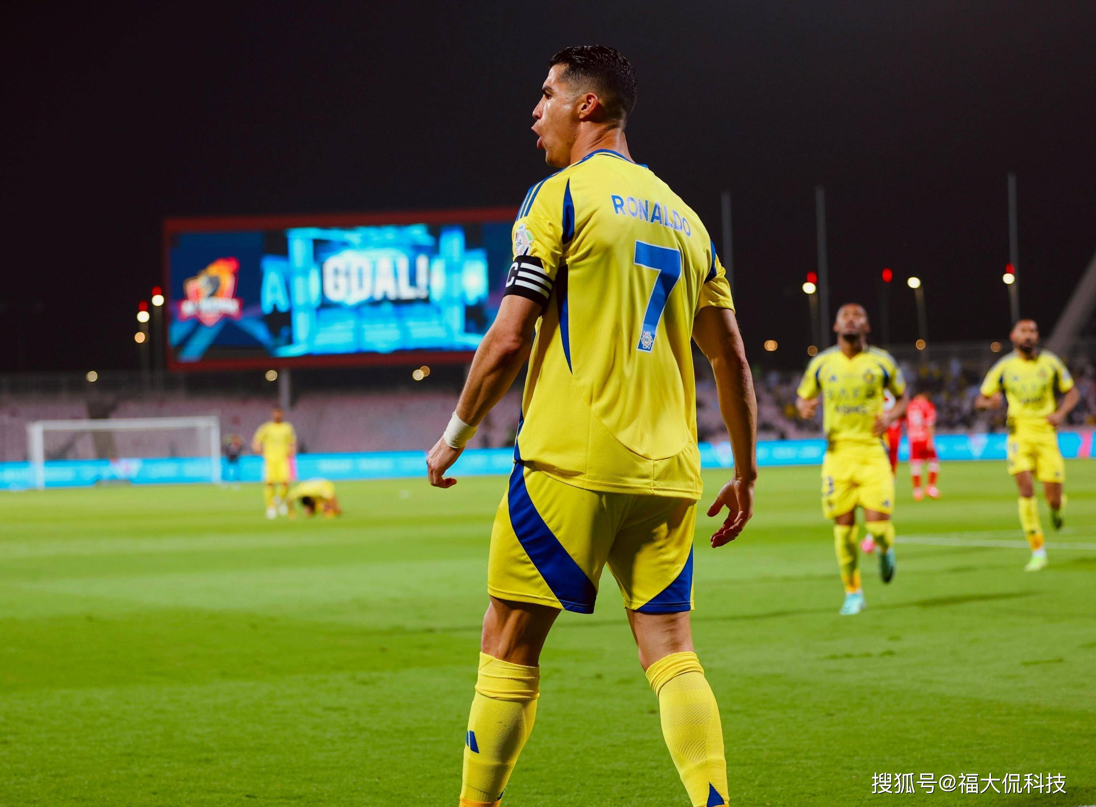 包含C罗连续十二场比赛得分超过持续失利，TES不断突破！观众掌声雷动的词条